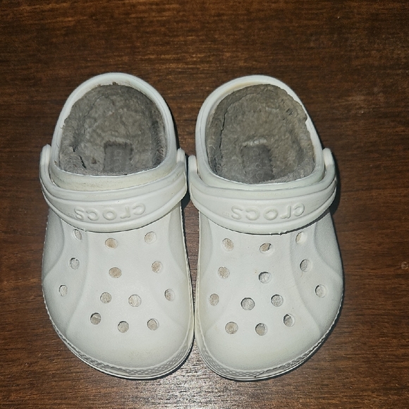 CROCS Kids Cream Slippers - Picture 1 of 3